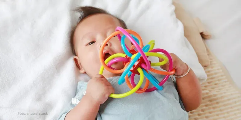 Cómo jugar con tu bebé de dos meses