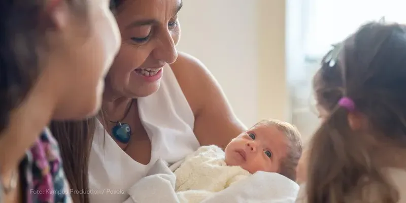 Cómo introducir una niñera en la familia